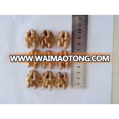 Raw walnuts peeling, walnut kernel in halves